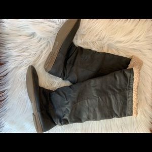Fleece lined black boots